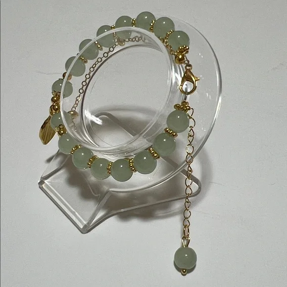 Gold and Green Jade Beaded Bracelet with Leaf Pendant - Picture 3 of 5